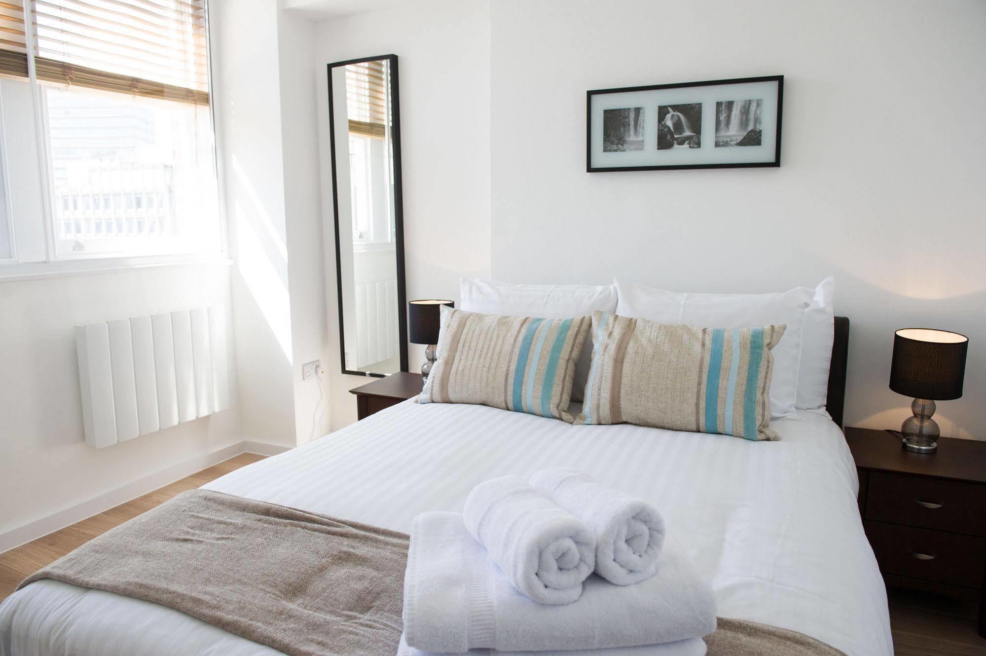 West End One Apartments Лондон Екстериор снимка