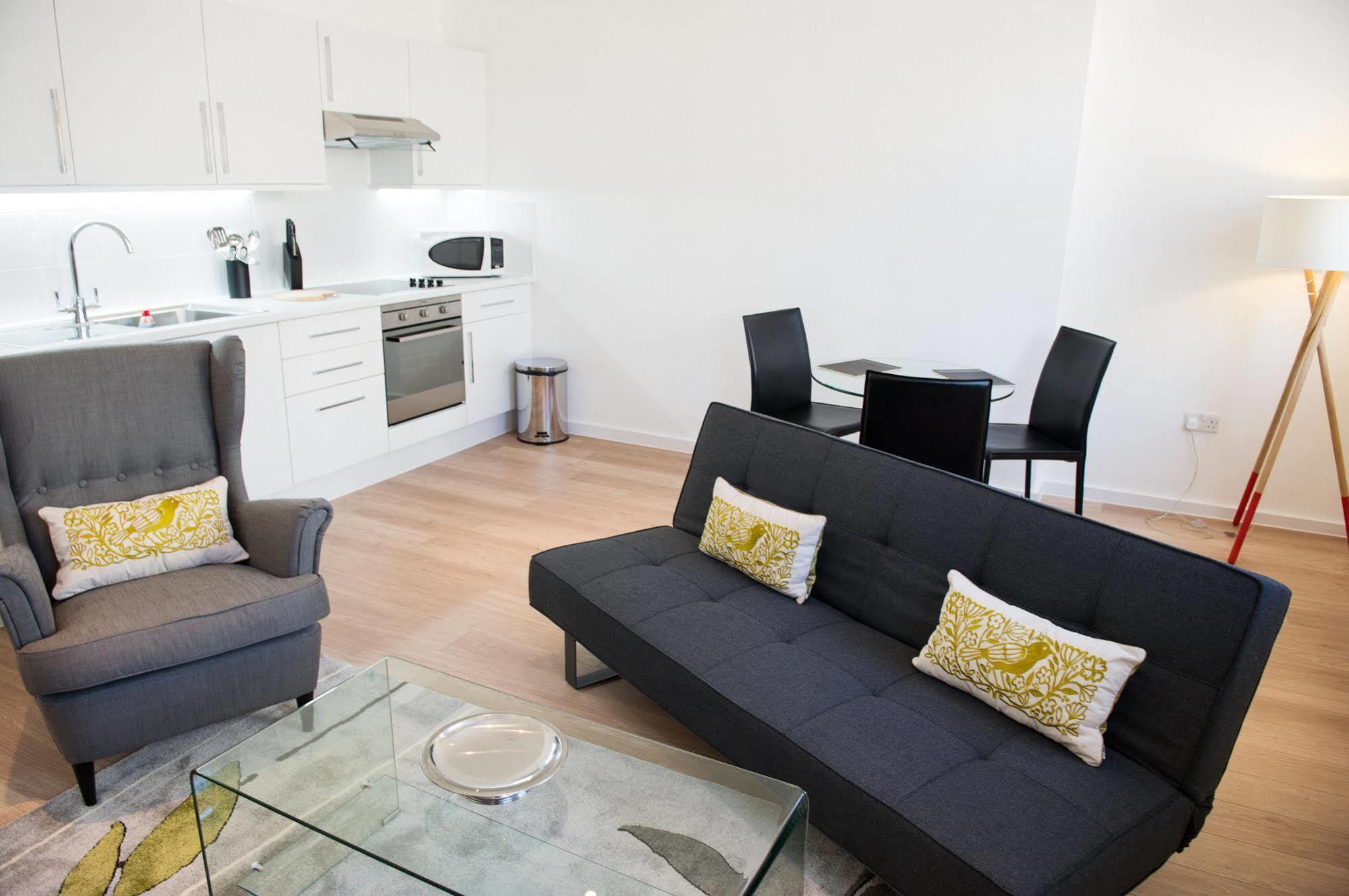 West End One Apartments Лондон Екстериор снимка